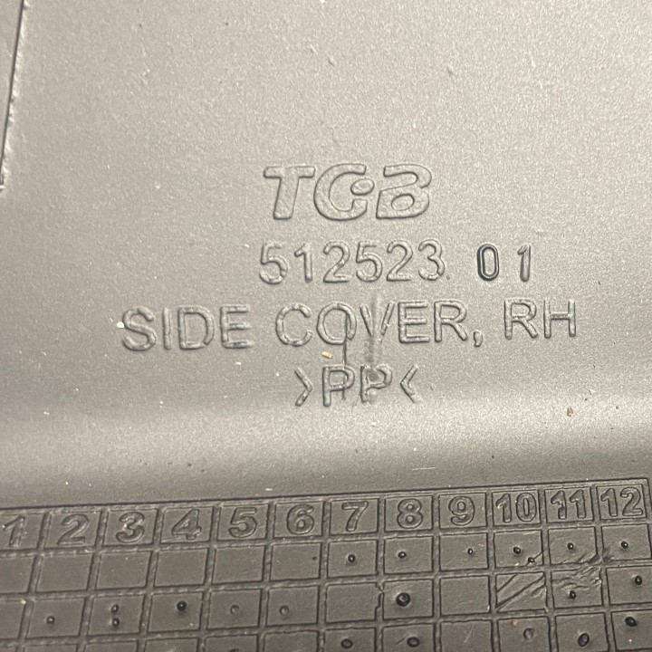 cache latéral droit quad 325 et 425 blade tgb (gris)