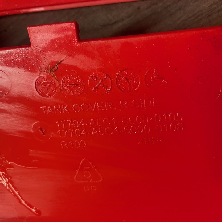 couvercle de réservoir gauche quad 550 mxu kymco (rouge)