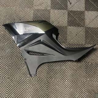 cache latéral gauche quad 550 mxu (noir mat)