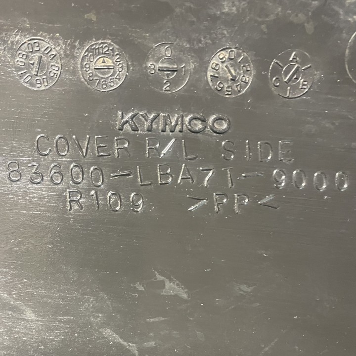 cache latéral gauche quad 250 kxr et maxxer kymco (noir)