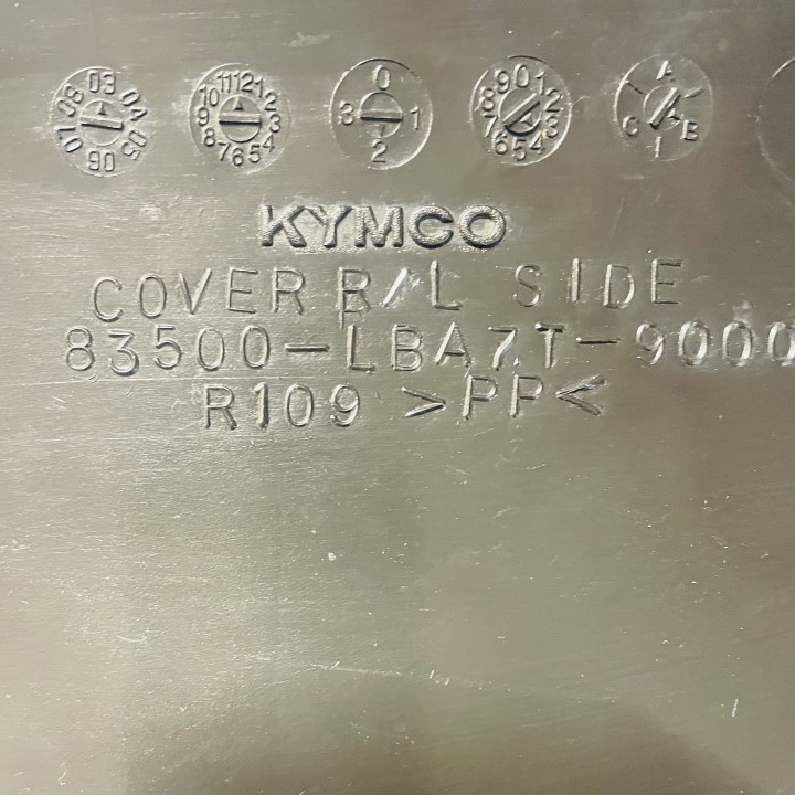 cache latéral gauche quad 250 kxr et maxxer kymco (noir)