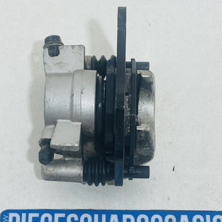 ÉTRIER AVANT GAUCHE QUAD 250 ET 300 KXR/MAXXER/MXU  KYMCO