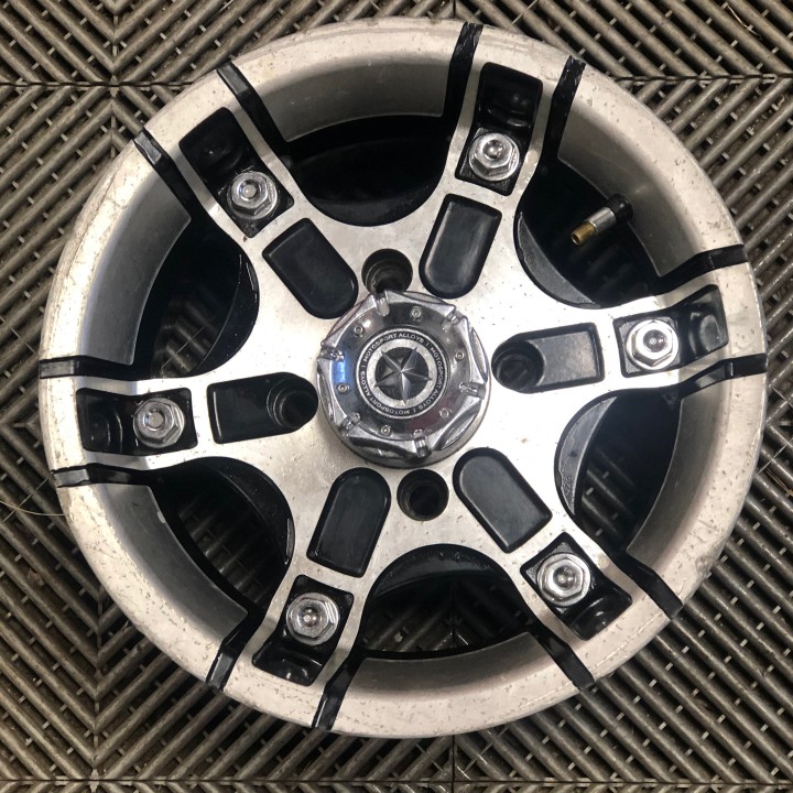 jante  12 pouces quad et ssv 6 branches (noir/alu)