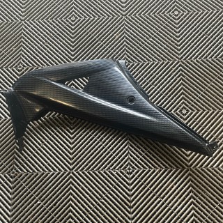 cache reservoir gauche quad 325/400/460/500/550  target TGB (carbone)