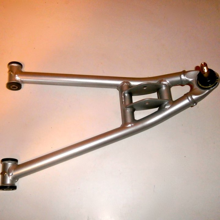 TRIANGLE INFÉRIEUR DROIT  QUAD 500 PREDATOR POLARIS (NEUF)