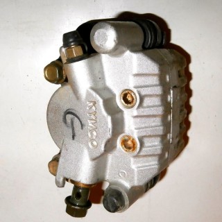 ÉTRIER AVANT GAUCHE QUAD 250 ET 300 KXR/MAXXER/MXU  KYMCO